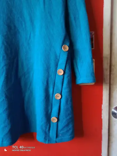 Vestido turquesa con botones - miniatura 3