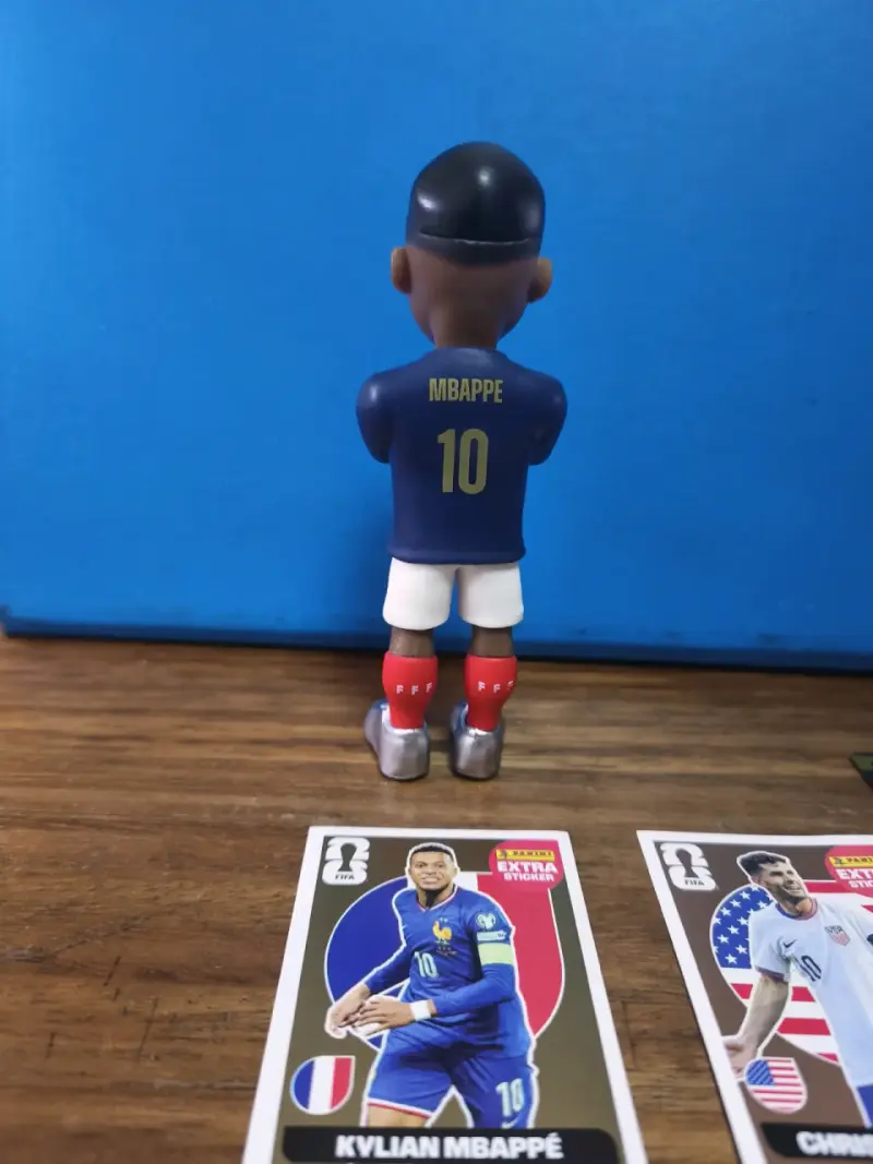 Figura y lámina de jugador fútbol - 4