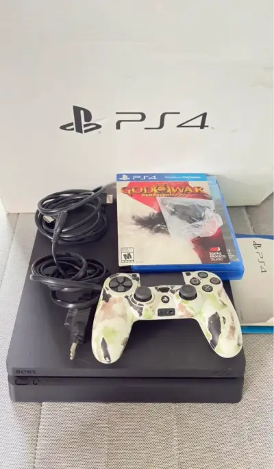 Consola PS4 con juego y control de camuflaje - miniatura 1