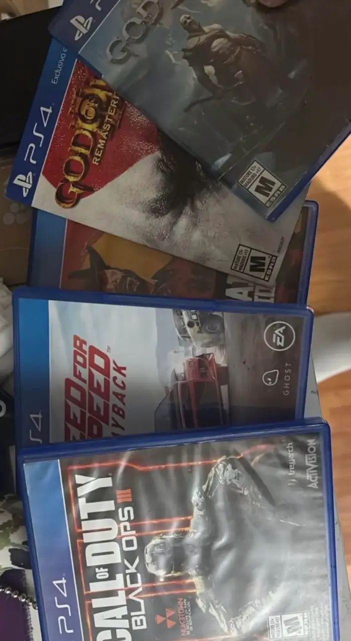 Consola PS4 con juego y control de camuflaje - 2