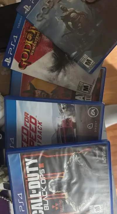 Consola PS4 con juego y control de camuflaje - miniatura 2