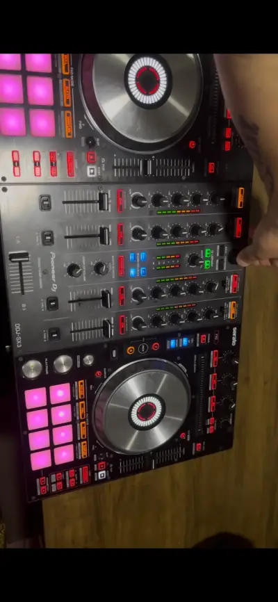 Controlador DJ Pioneer DDJ-SX3 - miniatura 1