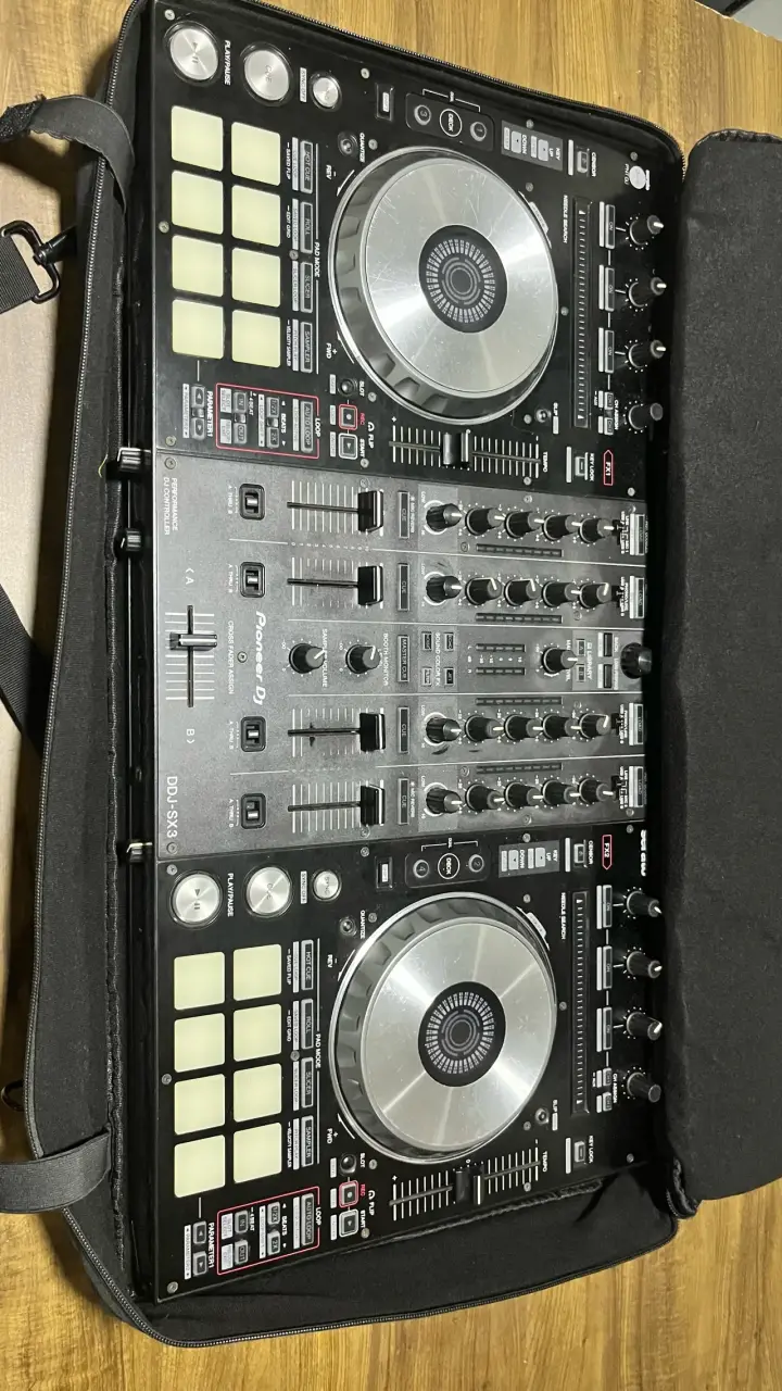 Controlador DJ Pioneer DDJ-SX3 - 3