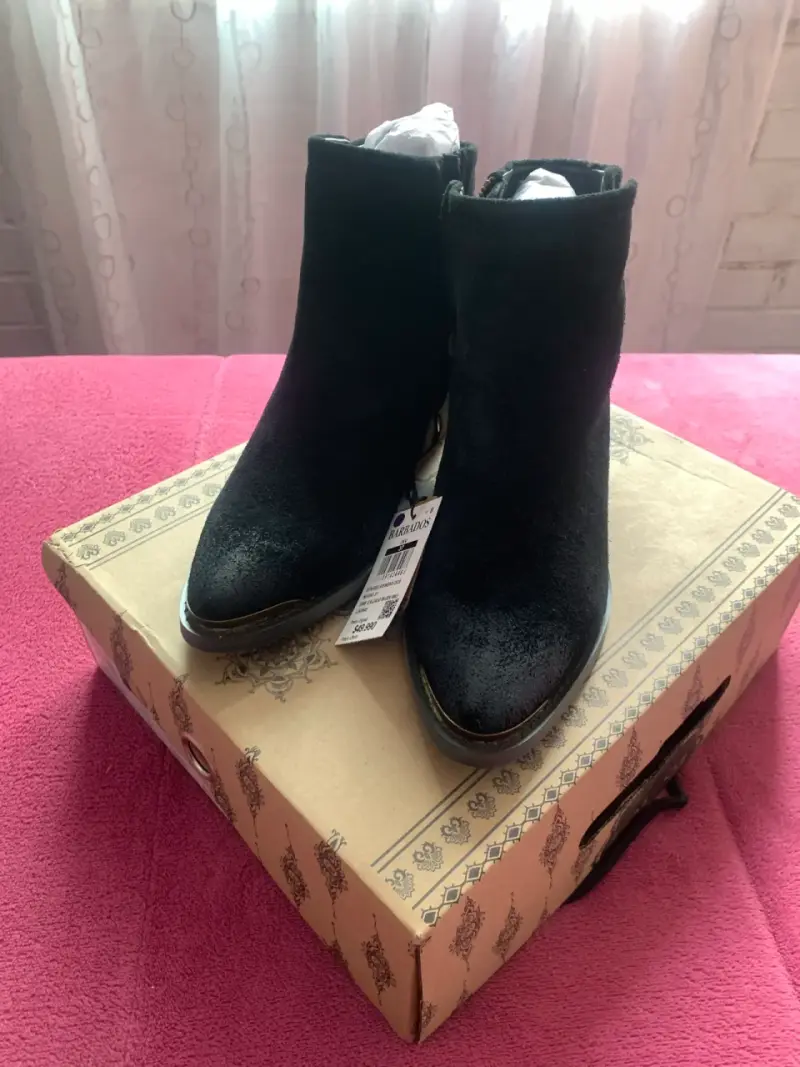 Botines negros nuevos etiqueta - 1