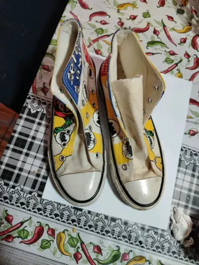 Zapatillas tipo converse estampadas - miniatura 1