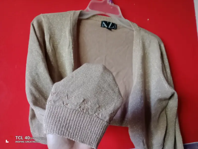 Cárdigan corto beige con brillo - 5