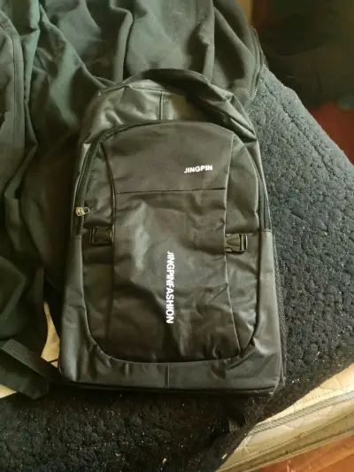 Mochila negra Jingpin - miniatura 1