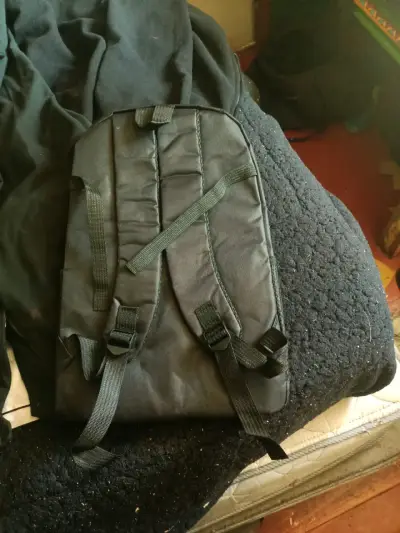 Mochila negra Jingpin - miniatura 3