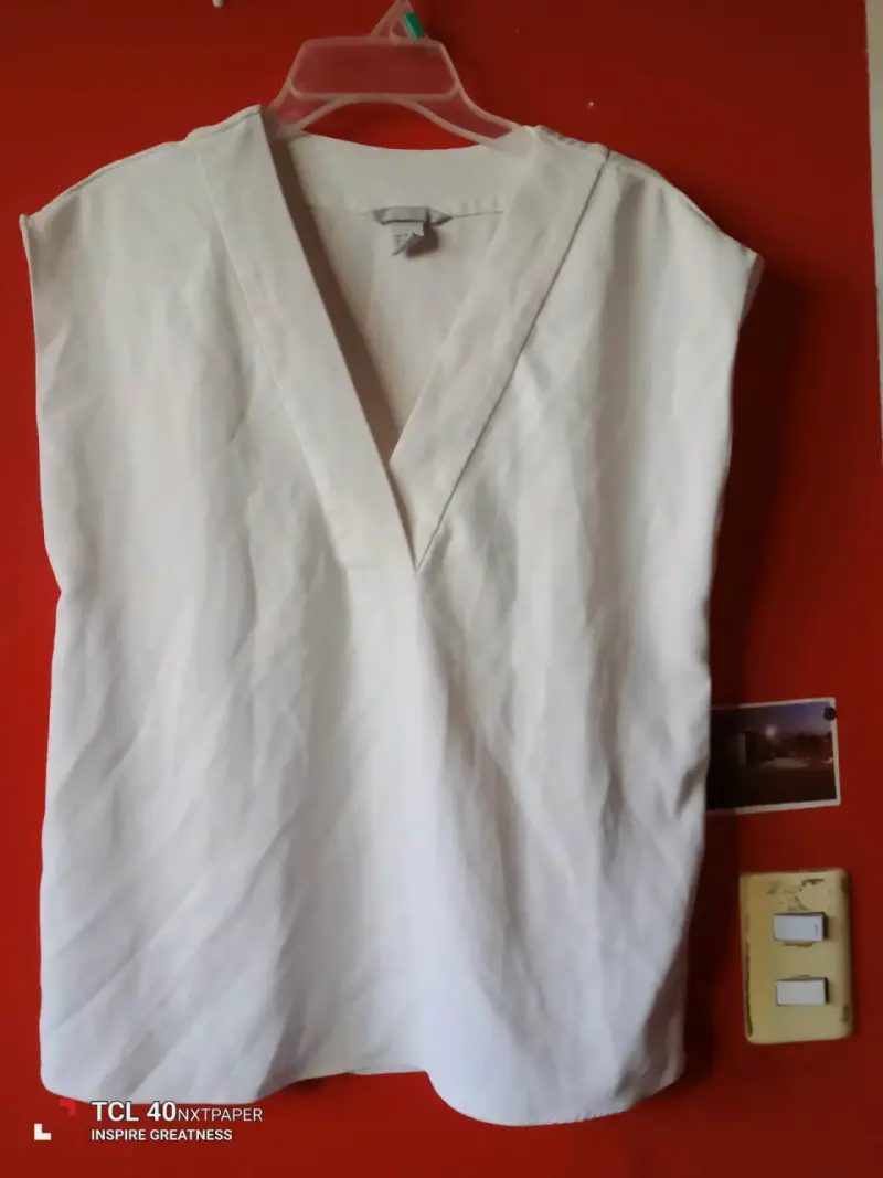 Blusa blanca sin mangas - 1
