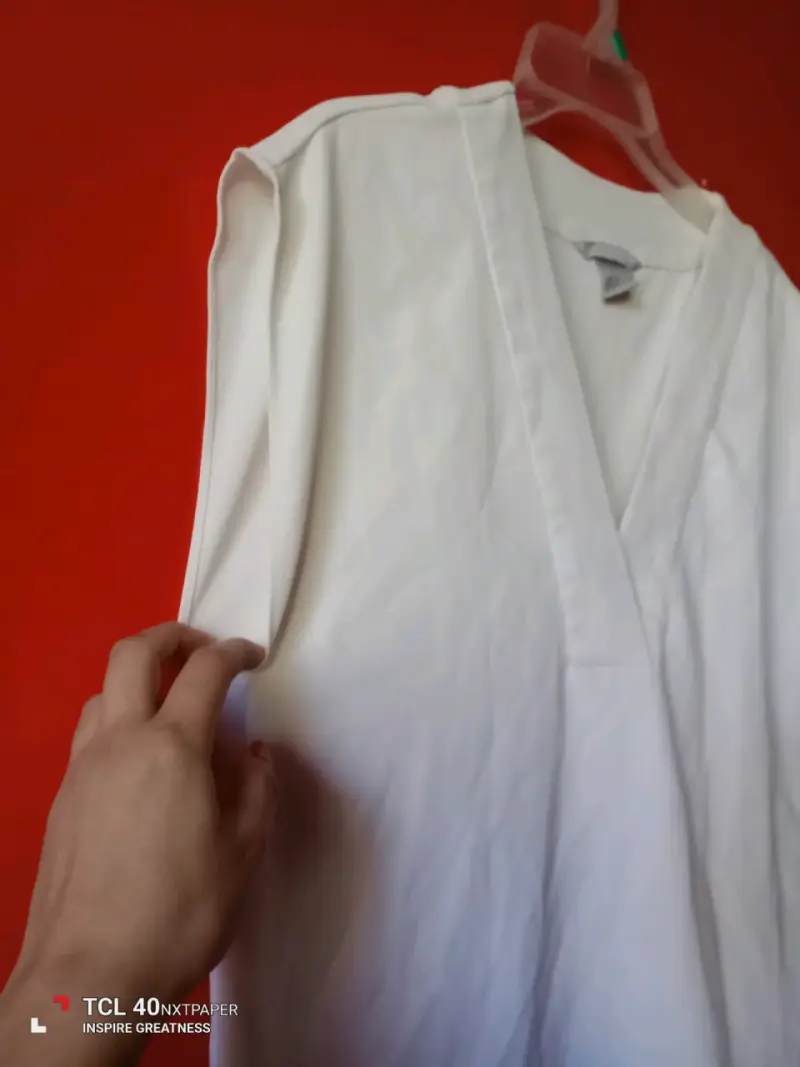 Blusa blanca sin mangas - 2