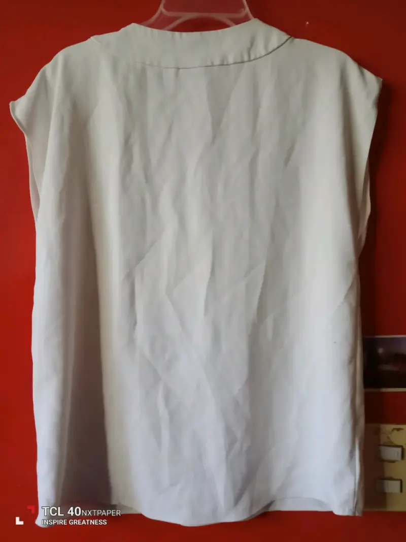 Blusa blanca sin mangas - 4