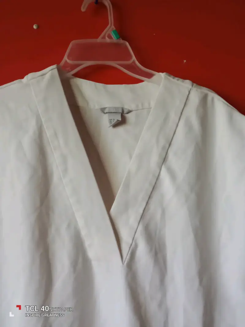 Blusa blanca sin mangas - 5