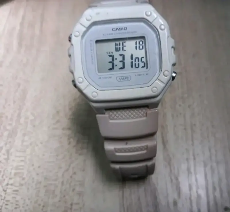Reloj digital Casio beige(Precio conversable) - 2
