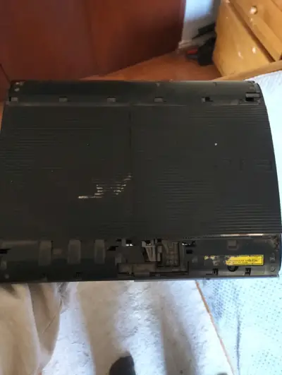 Consola PS3 PARA REPUESTOS - miniatura 1