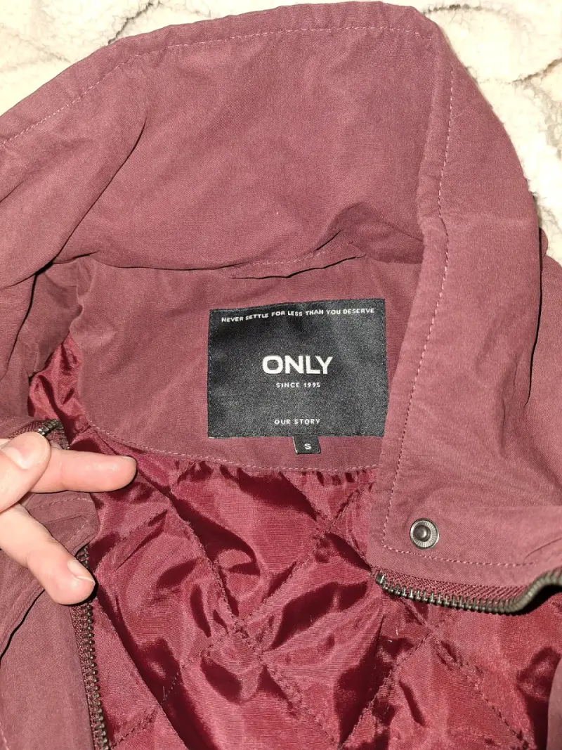Parka burdeos con capucha - 3