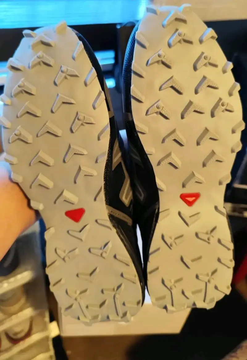 Zapatillas Salomon gris y negro - 2