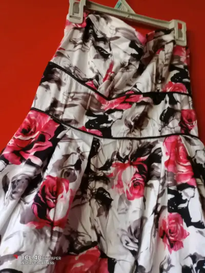 Vestido strapless floreado - miniatura 5
