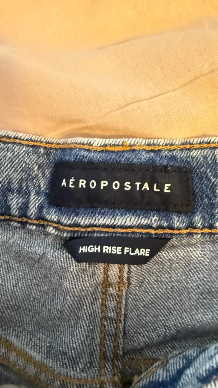 Jeans Aeropostale acampanados/flare desgastados - 4
