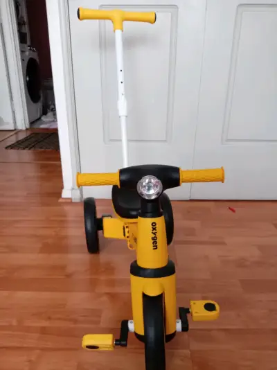 Triciclo amarillo para niños - miniatura 2