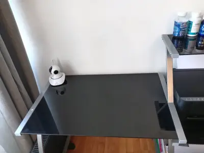Escritorio de vidrio con estante - miniatura 2