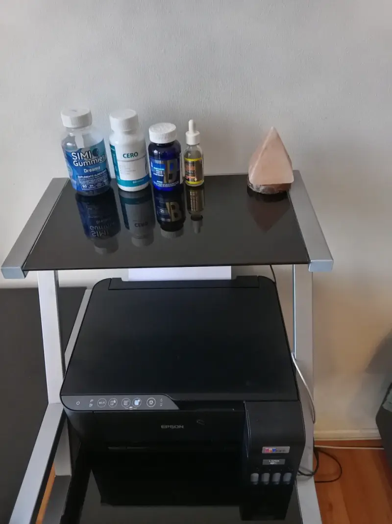 Escritorio de vidrio con estante - 3