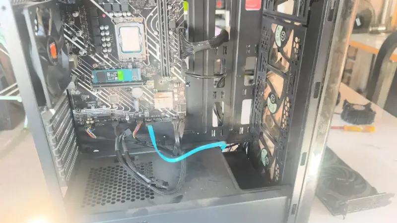 Monitor para gaming en excelente estado - 2