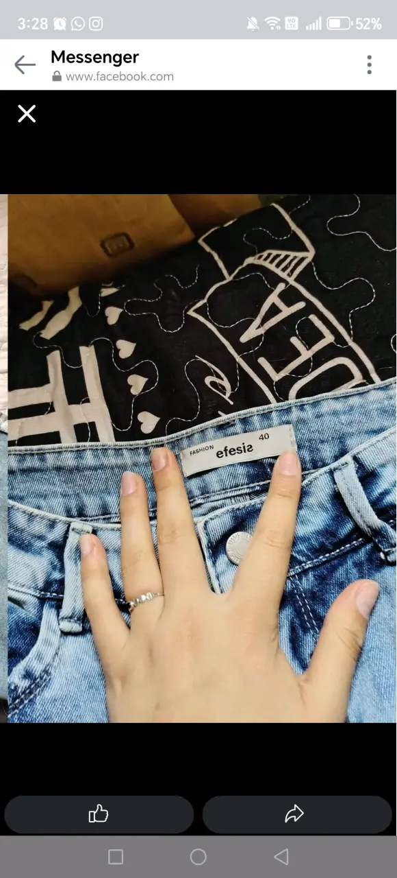 Jeans celestes con detalles desgastados de fabrica - 2