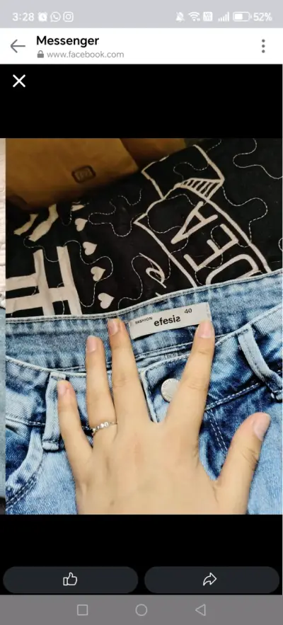 Jeans celestes con detalles desgastados de fabrica - miniatura 2