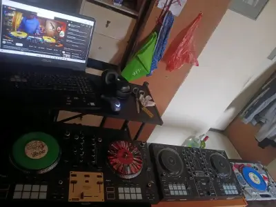 Controlador DJ profesional mezclador - miniatura 3
