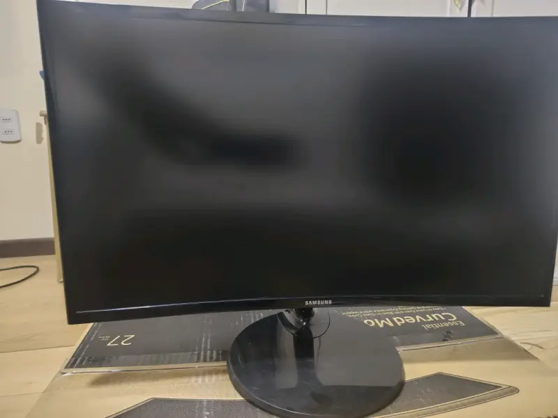 Monitor Samsung curvo 27 pulgada 72hz - 1