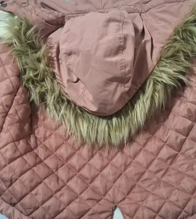 Parka rosada con capucha - miniatura 2