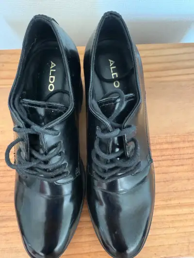 Zapatos de vestir negros brillantes - miniatura 2