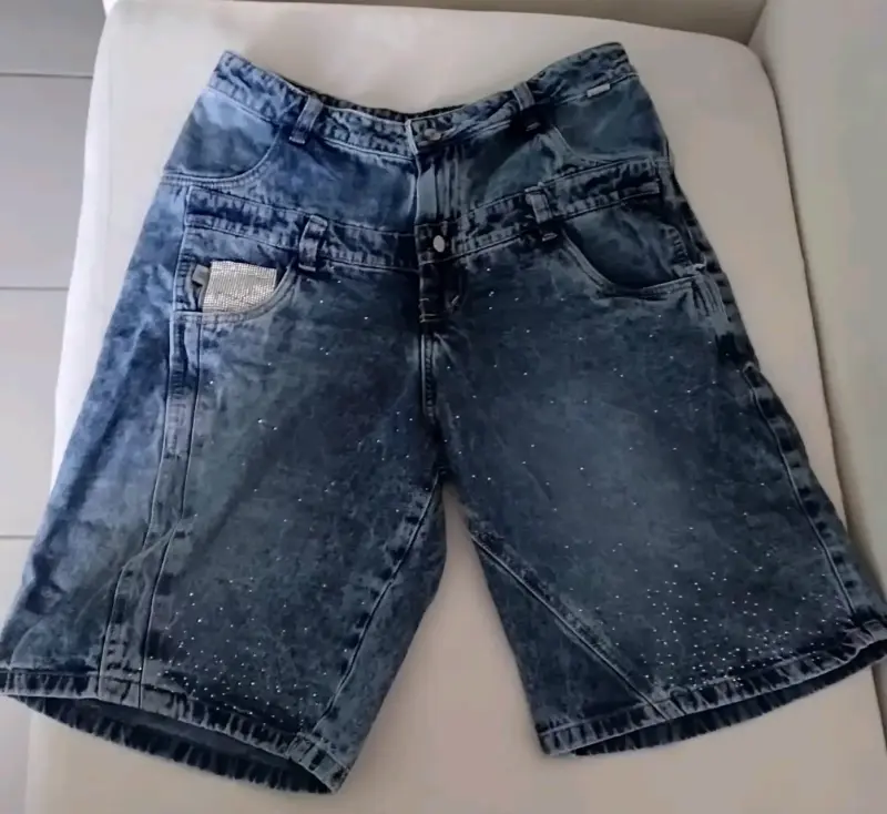 Bermudas de jeans azules con brillantes - 1