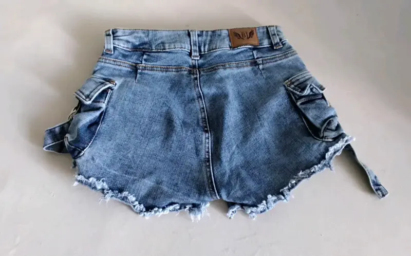 Bermudas de jeans azules con brillantes - 2