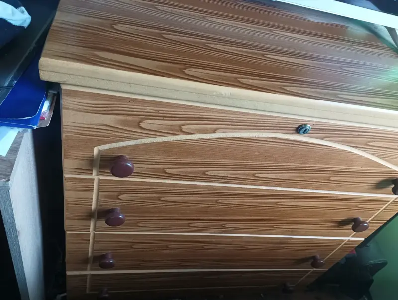 Cómoda de madera con cajones - 1