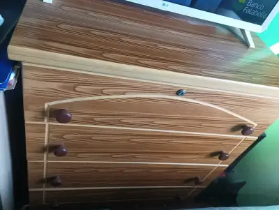 Cómoda de madera con cajones - miniatura 2