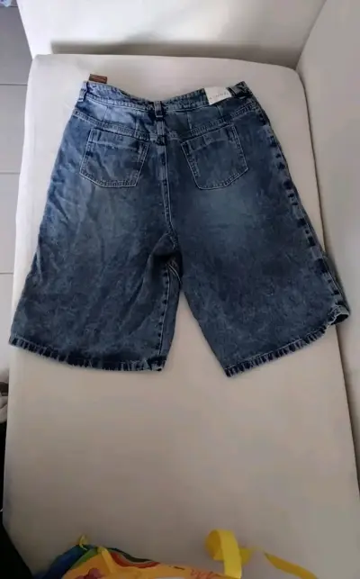 Shorts de mezclilla desgastados - miniatura 2