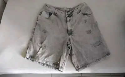 Shorts de mezclilla desgastados - miniatura 4