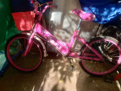 Bicicleta infantil rosa - miniatura 1