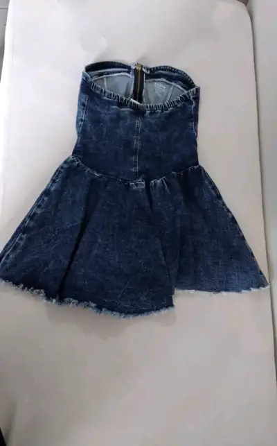 Jeans azules desgastados - miniatura 2