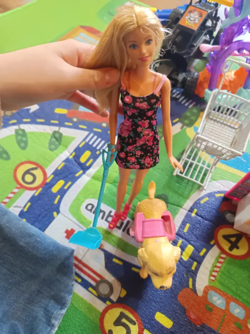 Muñeca con perro y accesorios - 3