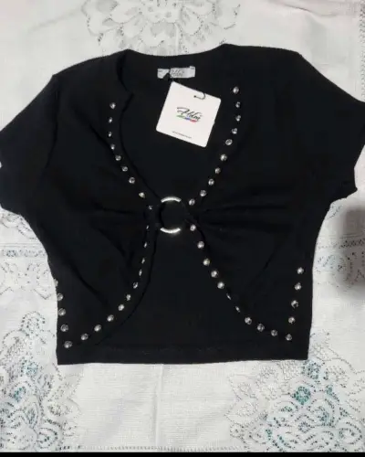 Crop nuevo importado con apliques metálicos - miniatura 1