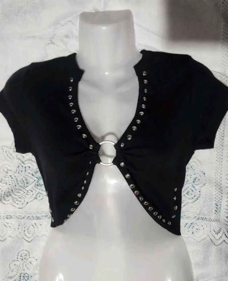 Crop nuevo importado con apliques metálicos - 2