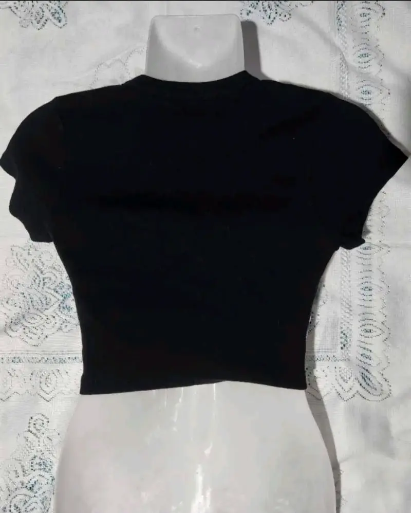 Crop nuevo importado con apliques metálicos - 3