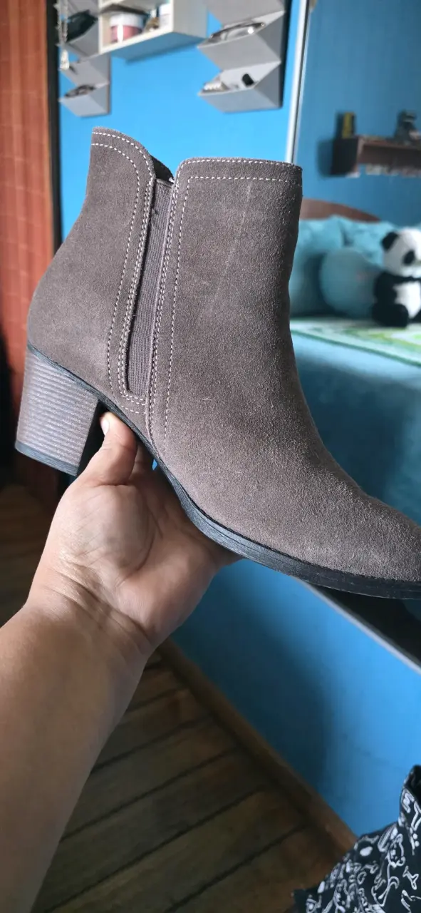 Botines de gamuza café - 1