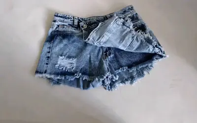 Shorts de mezclilla desgastados - miniatura 1