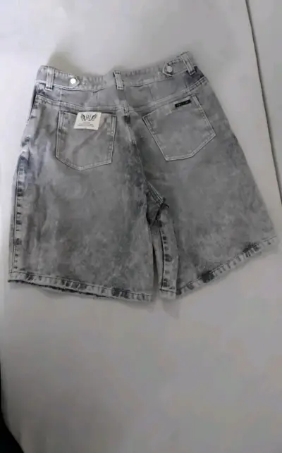 Shorts de mezclilla grises desgastados - miniatura 1
