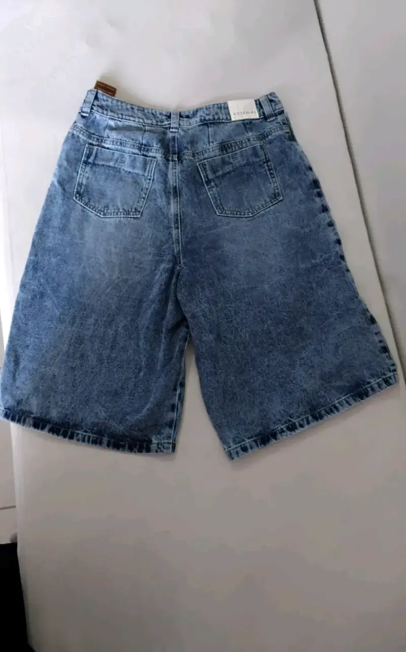Shorts de mezclilla grises desgastados - 2