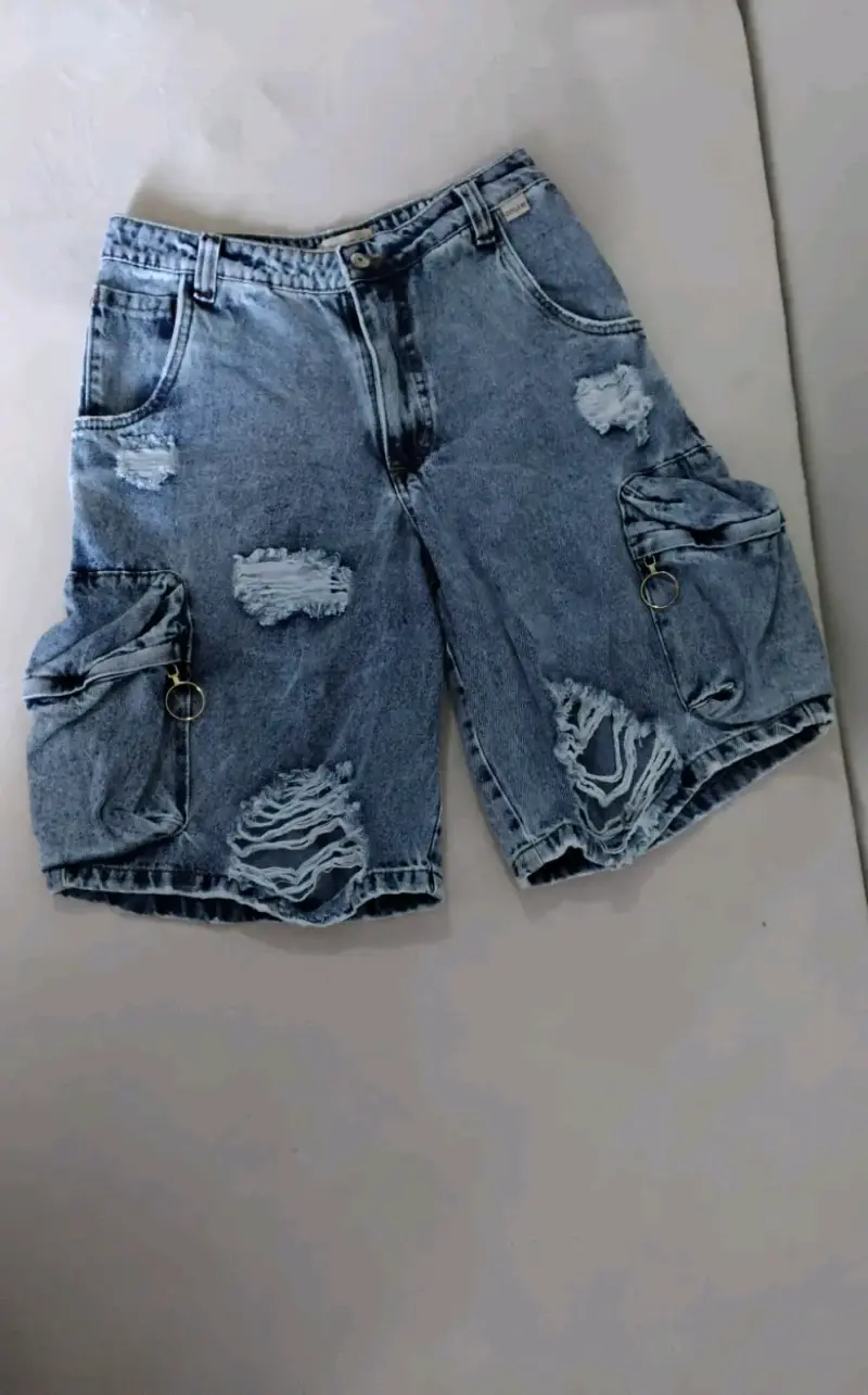 Shorts de mezclilla grises desgastados - 3