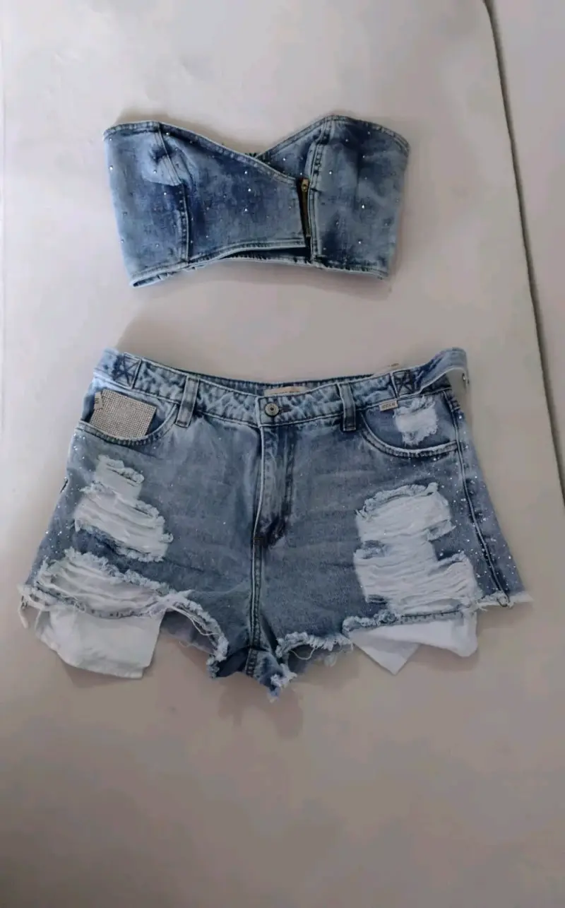 Shorts de mezclilla grises desgastados - 4